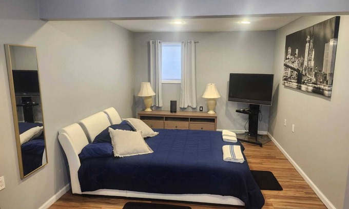 Island Park Apartment | Cozy studio in lovely Long Beach NY, Beach Passes,LIRR,stores, Outlets and more.