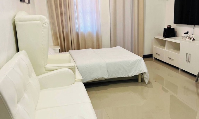Moonwalk Apartment | Cozy Studio in Parañaque - Perfect for Transients and Long-Stayers Alike