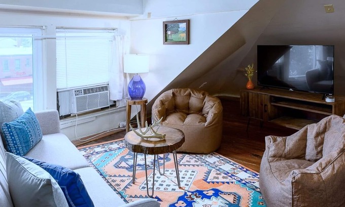 Tyler Park Apartment | Cozy Studio in the Highlands, KY!