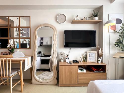 Poblacion District Apartment | Cozy Studio, Instaworthy, Central Location