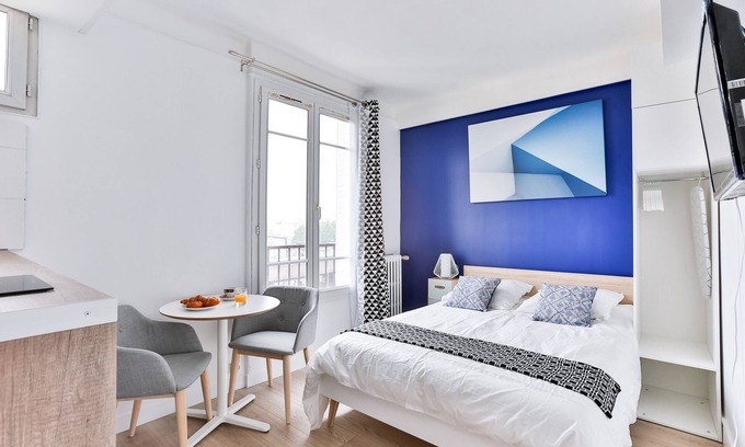 Neuilly-Plaisance Condo | Cozy studio near Paris and Disneyland RER A
