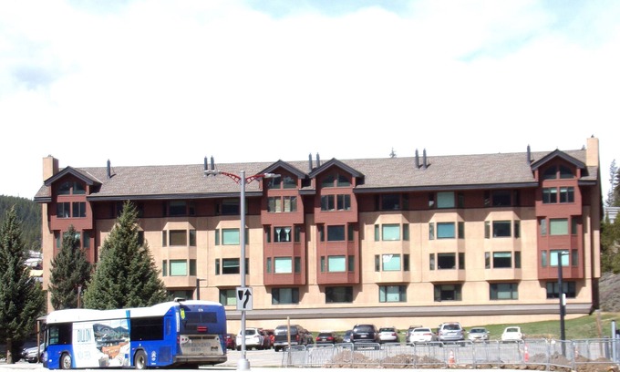 Copper Mountain Village Condo | Cozy Studio Near Lift | Mountain Views, Indoor Hot Tub, Sleeps 6