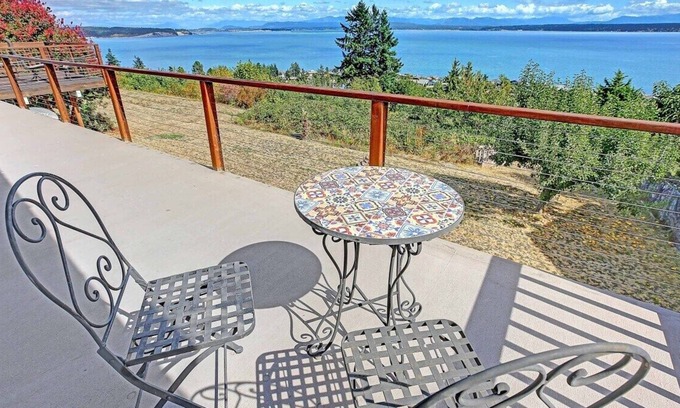 Camano Island Apartment | Cozy Studio Retreat | Camano Club Beach Access