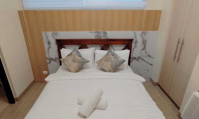 Iloilo Condo | Cozy Studio Room with Balcony in Iloilo City Condo