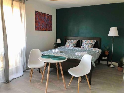 Sud Apartment | Cozy Studio with balcony and free parking
