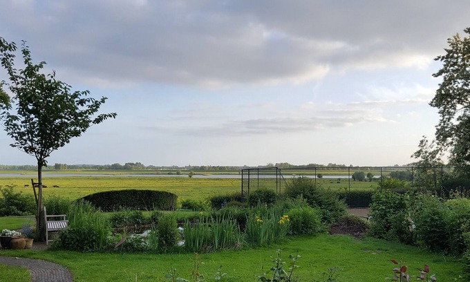 Elst Bed & Breakfast | Cozy studio with jacuzzi and beautiful view