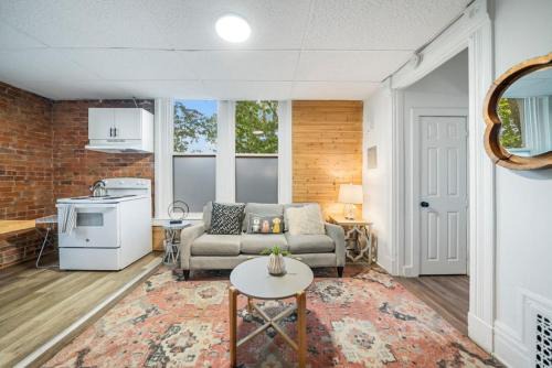 Mount Auburn Apartment | Cozy Studio with Parking - Near UC, Zoo, Downtown