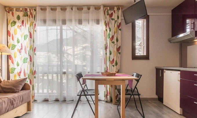 Briancon Apartment | Cozy studio with sleeping area, near cable car and center, parking