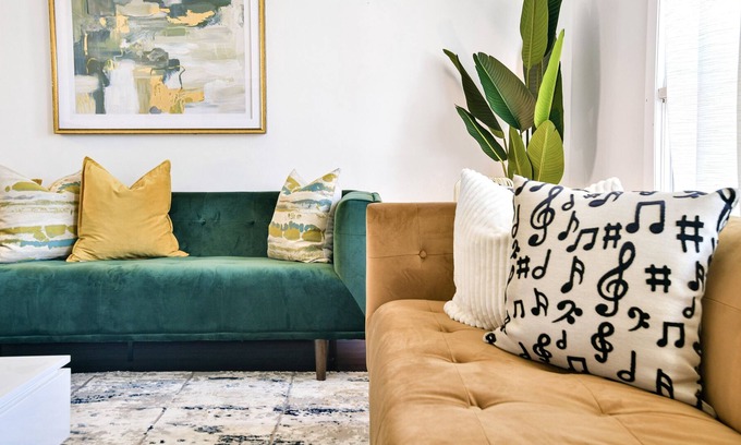 Winnipeg House | Cozy stylish 3 bedroom/parking / hosting 9 guest