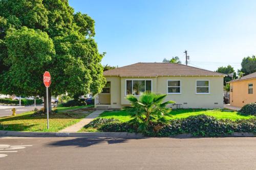El Monte Apartment | Cozy & Stylish Home Spacious Fully Equipped Stay