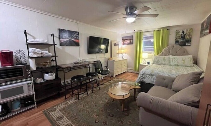 Center City West Apartment | Cozy Suite #105