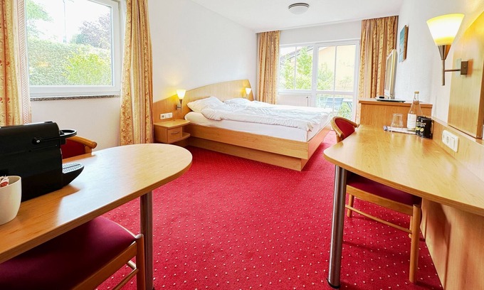 Munchen District Apartment | Cozy suite for 2 | Balcony | Kitchen | Parking | Quiet