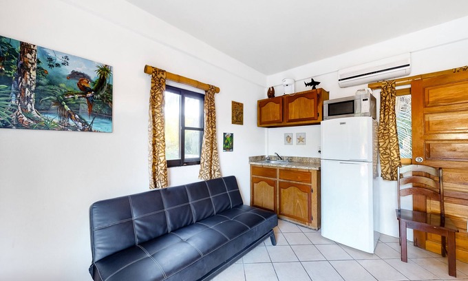 Caye Caulker House | Cozy Suite w/WiFi, AC, Shared Sundeck, & Pool - Rooftop with Great Views