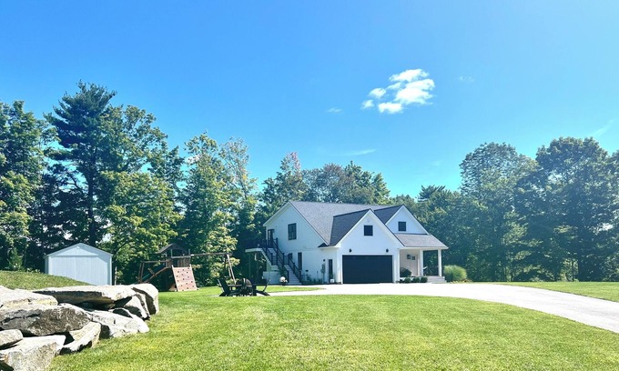 Rollinsford Apartment | Cozy sunlit apartment steps from downtown Dover. Parking included