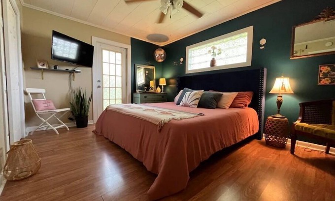 Sunset Cottage | Cozy Sunset Cottage near Lafayette