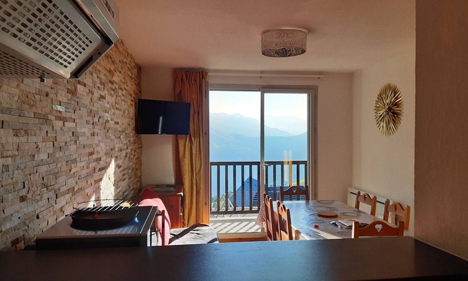 Peyragudes Apartment | Cozy T2 for 6 with ski access, balcony, washer in Peyragudes