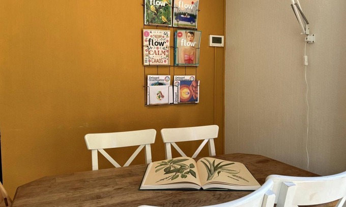 Municipality of Harderwijk House | Cozy Tiny Lodge (48 m²) for 2-3 persons (2 adults and 1 child) with basic facilities, garden and terrace.