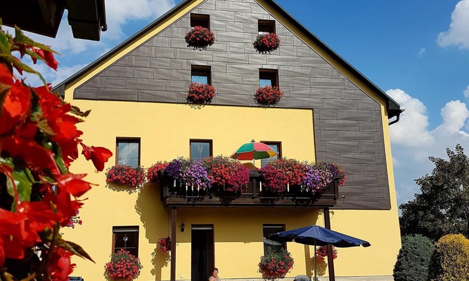 Oberwiesenthal Condo | Cozy top floor apartment in Oberwiesenthal in the beautiful Ore Mountains