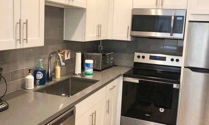 North Delridge House | Cozy townhome with 1 bedroom and WiFi, AC in enjoyable Seattle