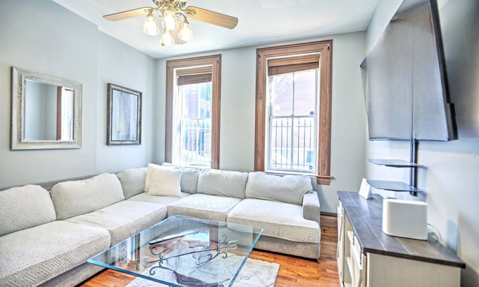 St. Louis House | Cozy Townhouse, 1-mi from the heart of Soulard!