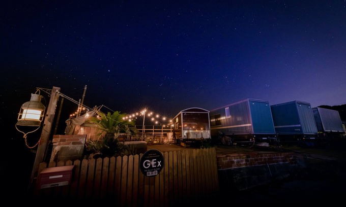 Miura House | Cozy trailer house overlooking the ocean.