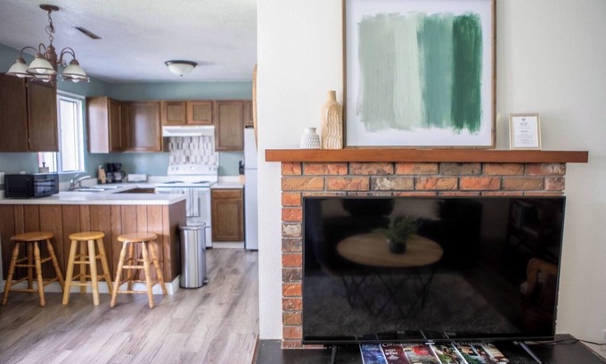 Great Falls Apartment | Cozy Twin Pines Apartment-Great Falls