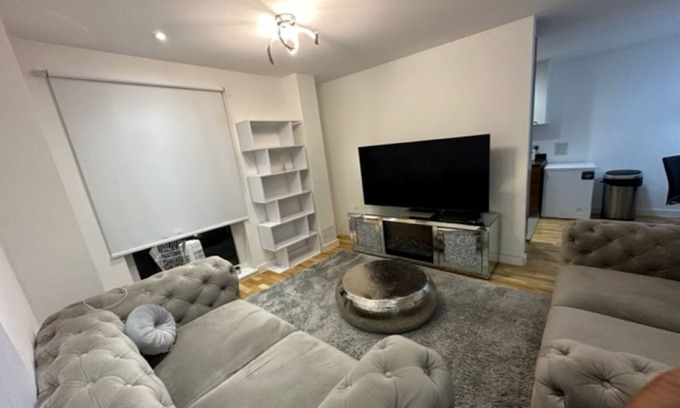 Greenwich West Apartment | Cozy two bed flat in London close to Canary wharf
