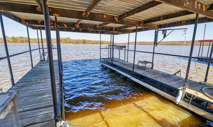 Eufaula Cabin | Cozy Two Bedroom Lakehouse and PRIVATE DOCK!