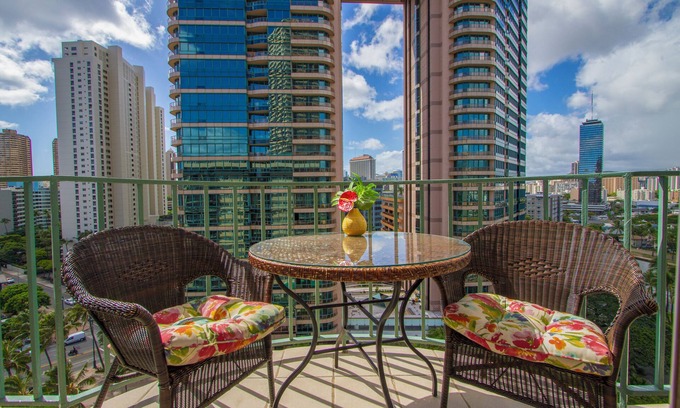 McCully - Moiliili Apartment | Cozy two bedroom, sleeps 6. Wifi, full kitchen, balcony, and pool.