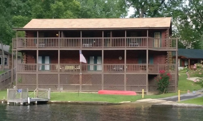 Mountain Pine House | COZY UNIT #4 WATERFRONT LOG CABIN