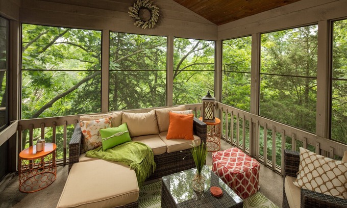 The Galena Territory House | Cozy up in the BIRDS NEST ~ Outdoor Hot Tub, Fire Pit, Screen Porch, Grill!