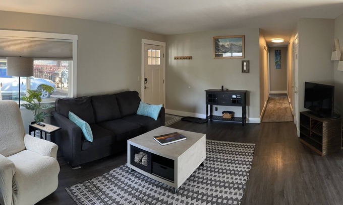 Old Farm District House | Cozy Updated 3B Home - 5 minutes to the Old Mill!
