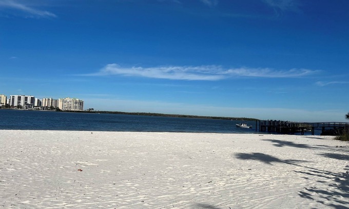 Fort Myers Beach Condo | Cozy, updated Lover’s Key Beach Club condo with private beach and gulf access