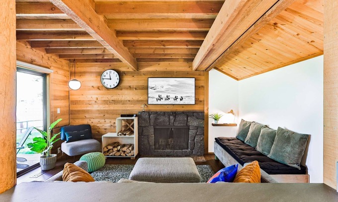 Sunriver Cabin | Cozy Updated Sunriver Cabin, 6 SHARC Passes, Floor to Ceiling Windows, Golf, Swim, Ski, and Explore