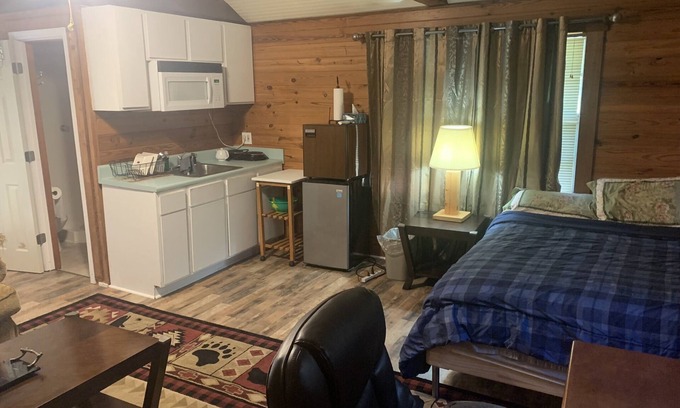 Tallahassee Apartment | Cozy Upstairs Studio
