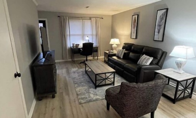 Lexington House | Cozy Uptown Lexington