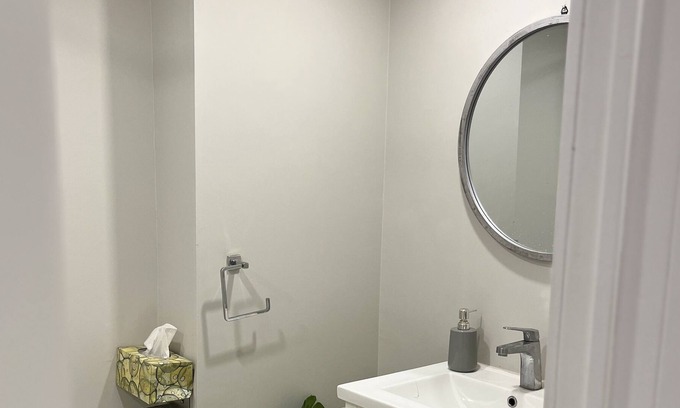 Lachine Apartment | Cozy Urban Private Room in Lachine