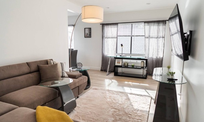 NoHo Arts District Apartment | COZY URBAN RETREAT: NEWLY REMODELED 1BR NOHO APARTMENT w/FENCED PATIO (p60)