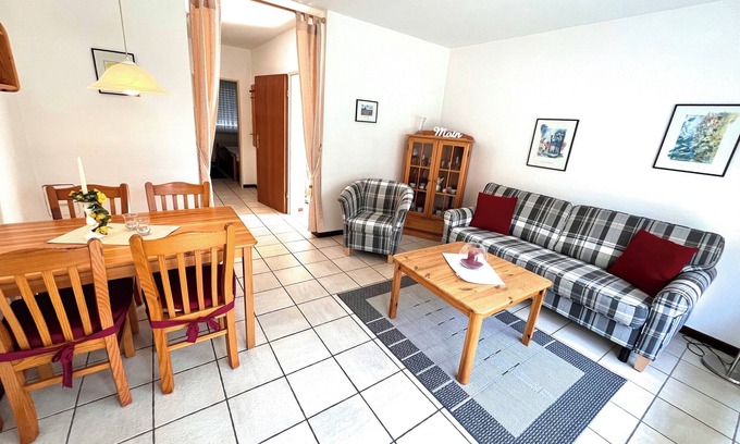 Norddeich Apartment | Cozy vacation apartment for 3 people close to the beach in Möwenweg in Norddeich
