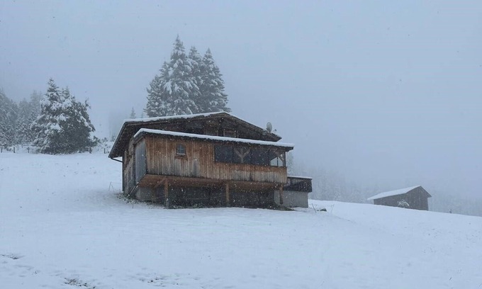 Aschau Im Zillertal Cabin | Cozy vacation hut with a magnificent view of the Zillertal mountains