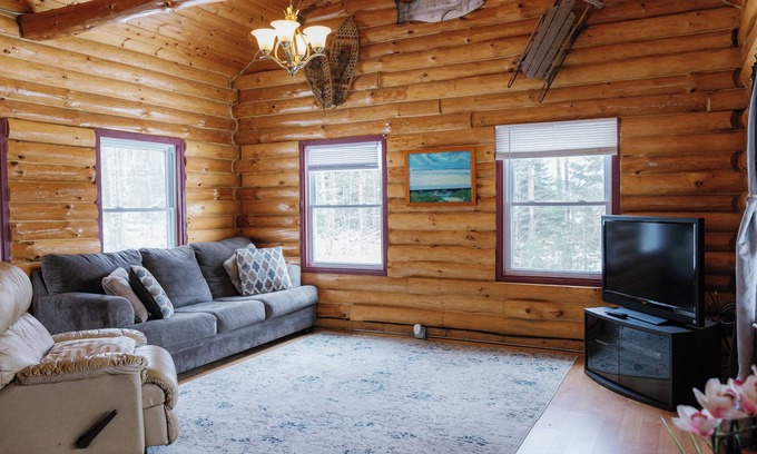 Lyndonville Cabin | Cozy Vermont Cabin
