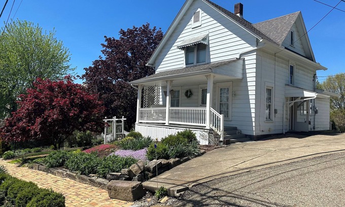 Sugarcreek House | Cozy, Victorian, antique, relaxing get-away with park like back yard.