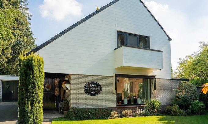 Den Ham Villa | Cozy villa with wellness tub, sauna and garden