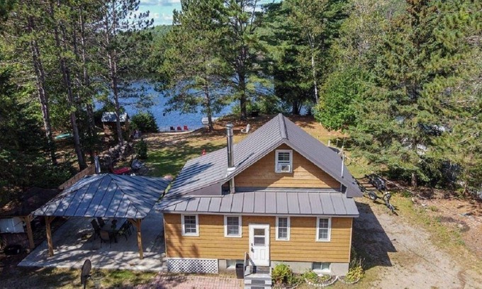 Bowman Cottage | COZY WATERFRONT COTTAGE - 45MIN FROM GATINEAU