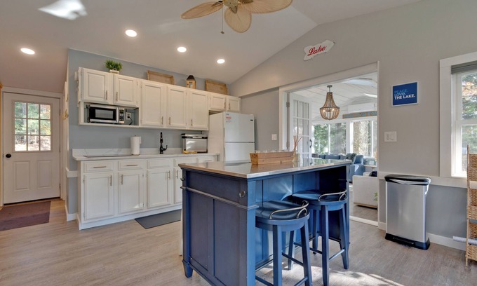 Lyman House | Cozy Waterfront cottage with Private dock- dog friendly!