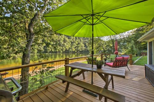 Cotter House | Cozy Waterfront Cottage with Deck on White River!