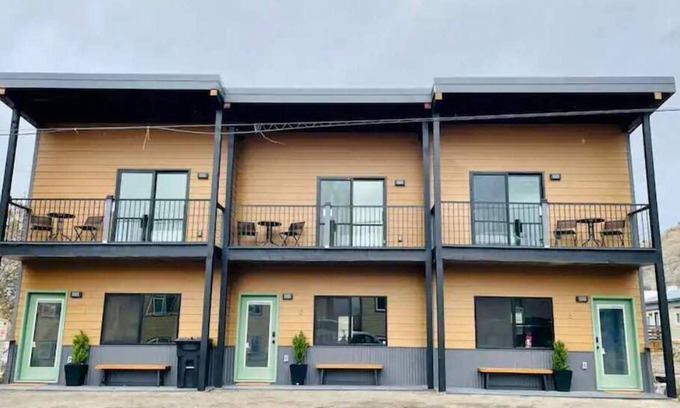 Gardiner Apartment | Cozy Wolf Lodge — Unit 3