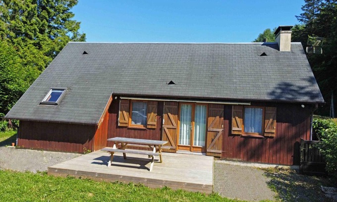 Chaumont Cottage | Cozy Wooden Chalet with Fireplace, Terrace, Near Forest – Ideal for Couples