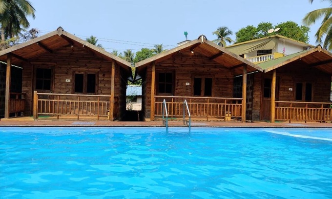 Arambol Cottage | Cozy wooden huts/cottages on edge of Arambol Beach