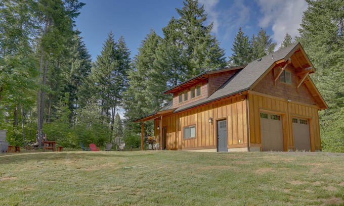 White Salmon Cabin | Cozy woodland cabin in a peaceful location with forested views